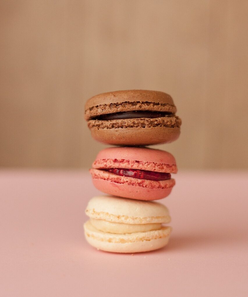 pastry, macaroon, sweet, bakery, dessert, biscuit, food, snack, strawberry, chocolate, macaroon, bakery, bakery, bakery, bakery, bakery, dessert, dessert, dessert, food, food, strawberry, chocolate, chocolate, chocolate